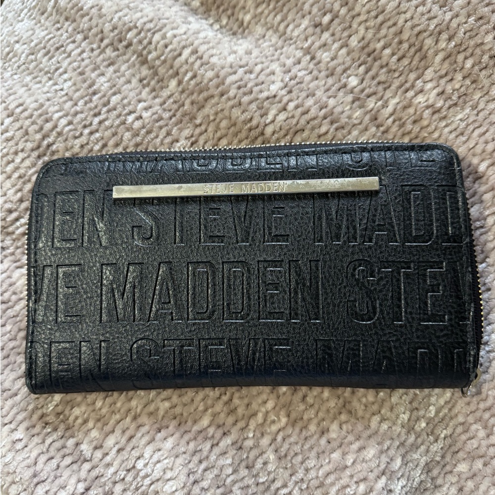 Steve Madden Embossed Black Wallet